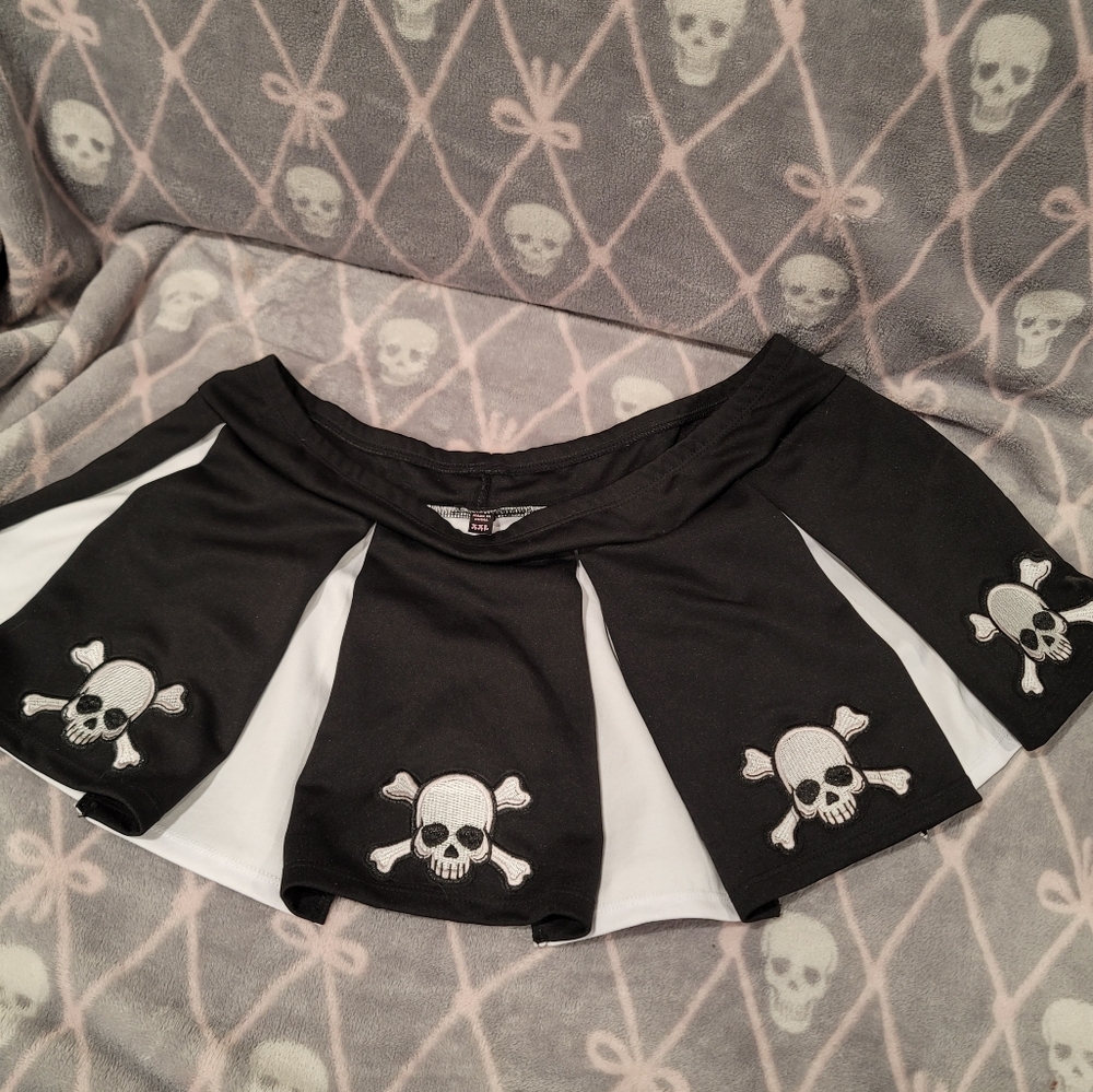 💀🎃Dolls Kill MINI Cheerleader Skirt With Skulls🎃💀